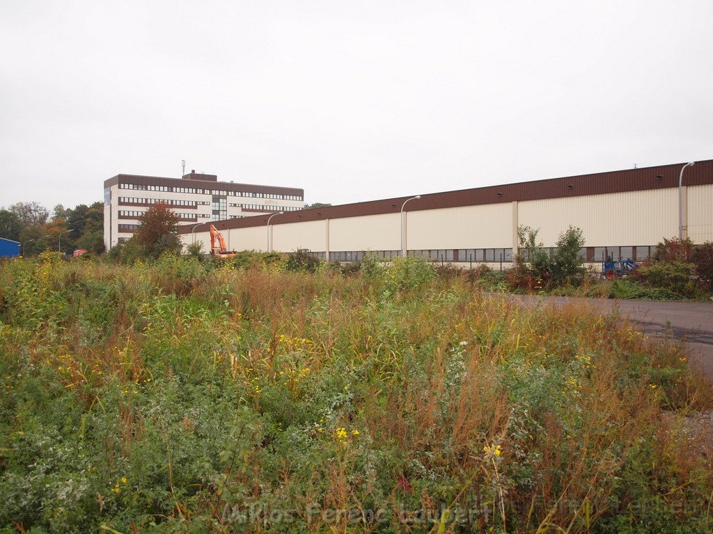 Wohnwagen ausgebrannt Koeln Muelheim Muelheimer Ring Piccoloministr P079.JPG